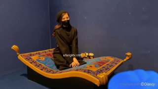 今天19岁小萝莉 苗条乖巧 柳腰蜜桃臀 换上黑丝真诱人 沙发舔穴水汪汪 超警觉发现了镜头